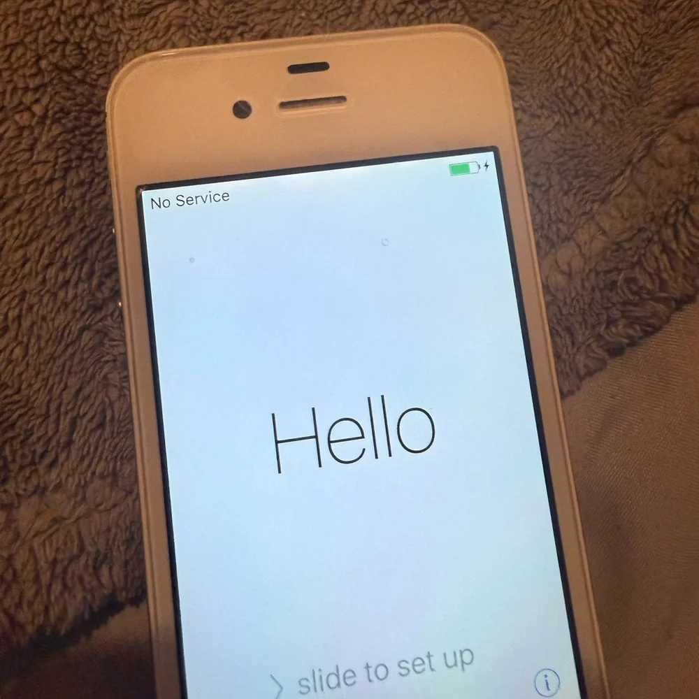 Apple iPhone 4s White Cell Phone